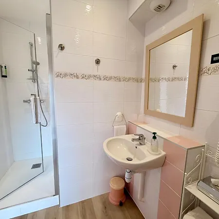 Logis Les Tilleuls 2* Saint-Cirgues-de-Jordanne