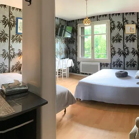 Szálloda Logis Les Tilleuls Saint-Cirgues-de-Jordanne