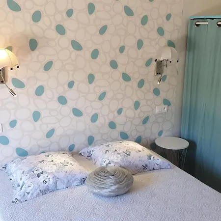 Szálloda Logis Les Tilleuls 2*