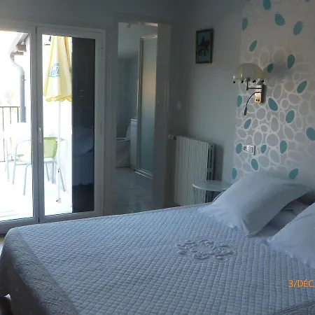 Hotel Logis Les Tilleuls 2*